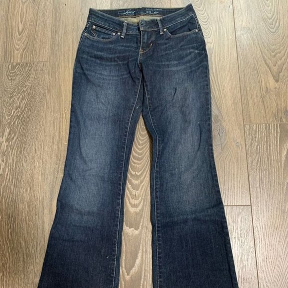 BRAND NEW Levis Bold Curve Flared Jeans 26 - Picture 1 of 3
